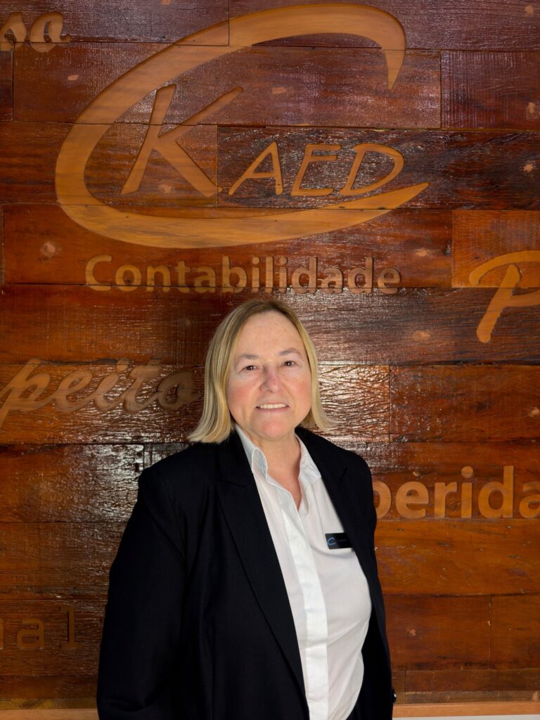 Esmeralda Lopes - Gerente Administrativa